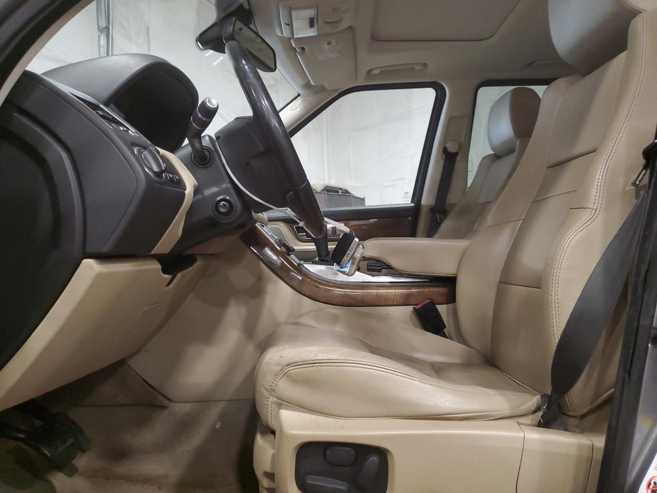 2012 Land Rover Range Rover - Image 7