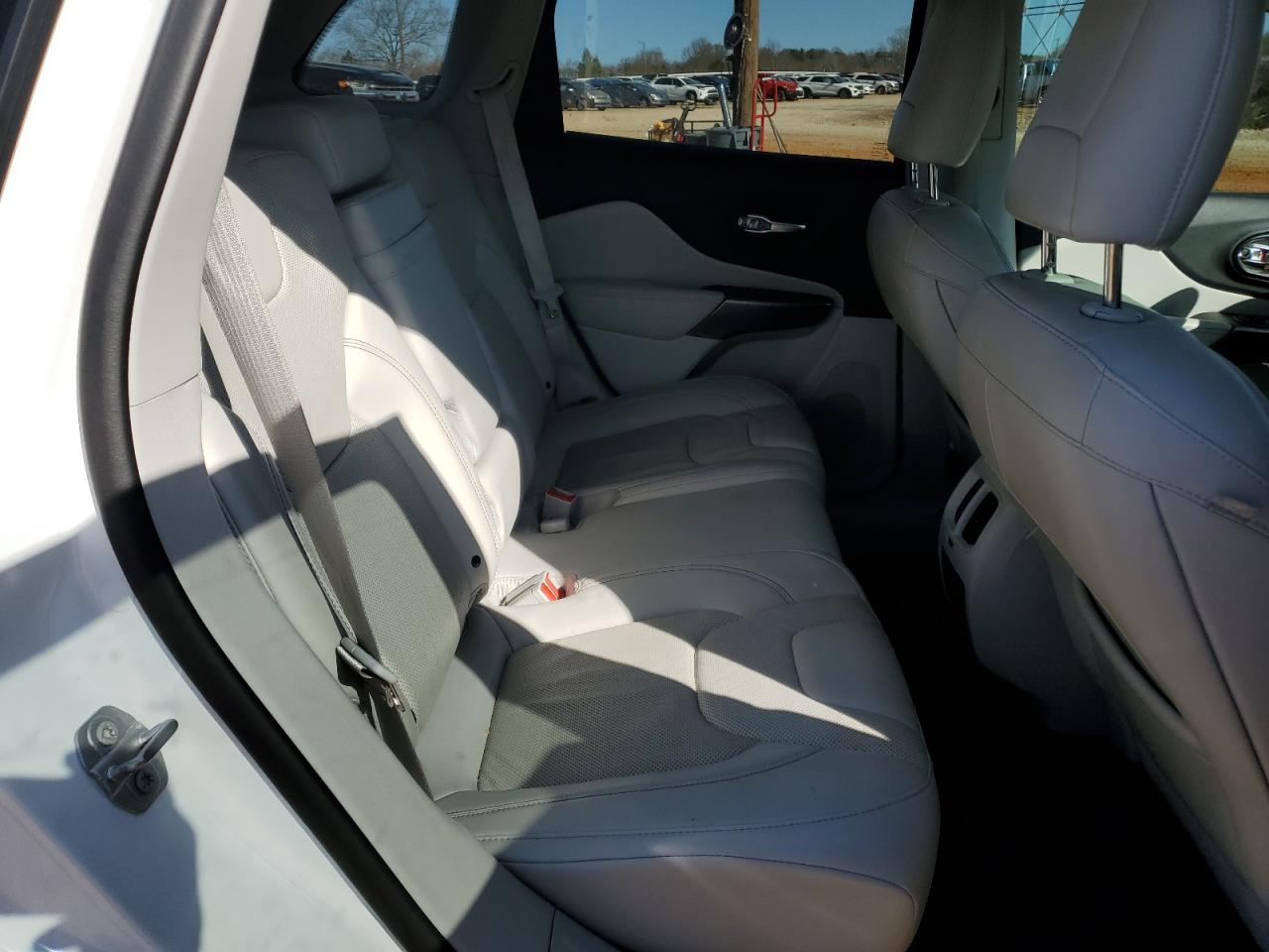 2019 Jeep Grand Cherokee - Image 10