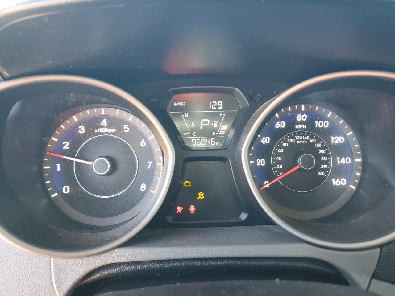 2016 Hyundai Elantra - Image 9