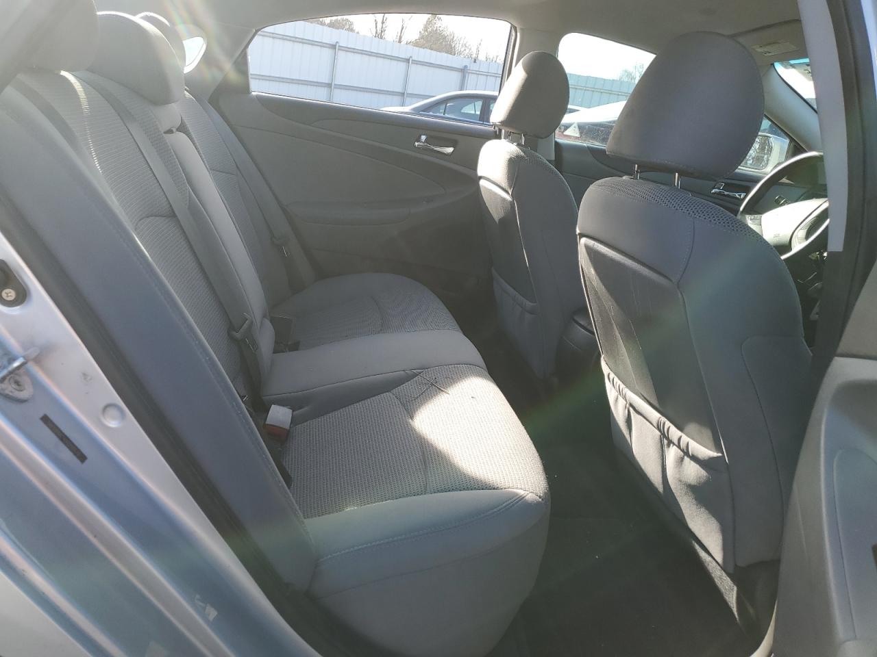 2011 Hyundai Sonata - Image 10