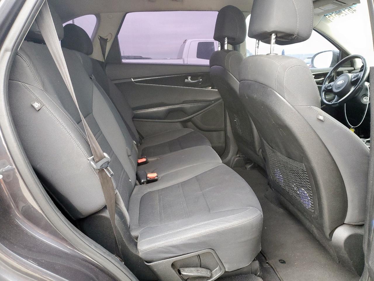 2017 Kia Sorento - Image 11