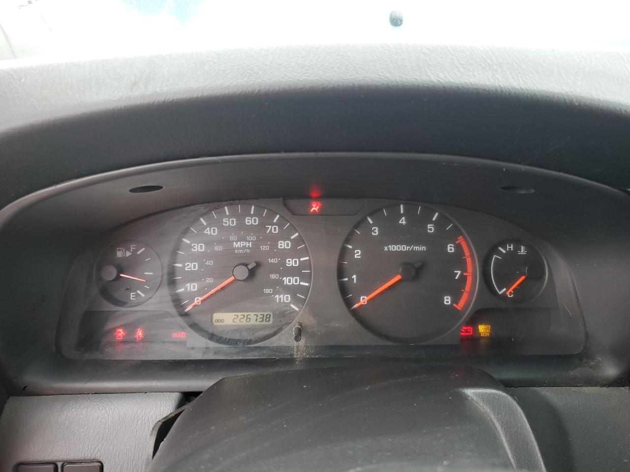 2001 Nissan Navara (Frontier) - Image 9