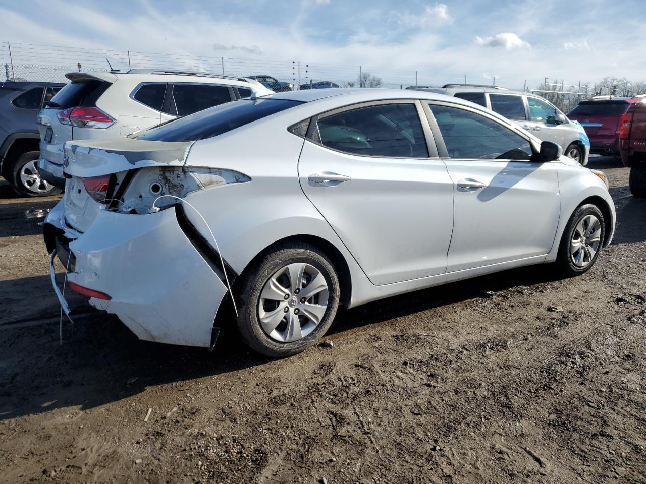 2016 Hyundai Elantra - Image 3