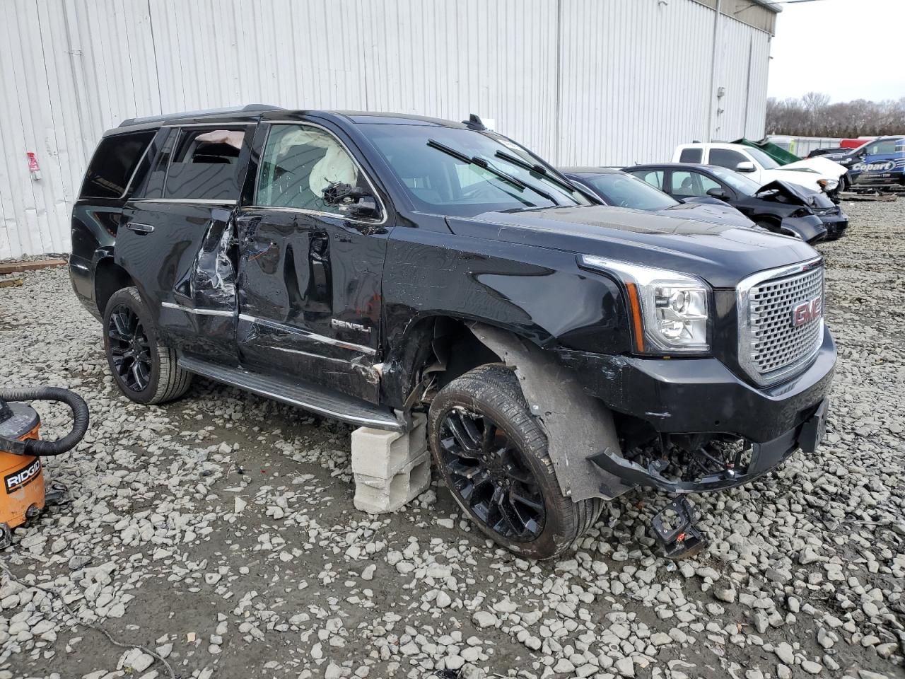 2016 GMC Yukon - Image 4