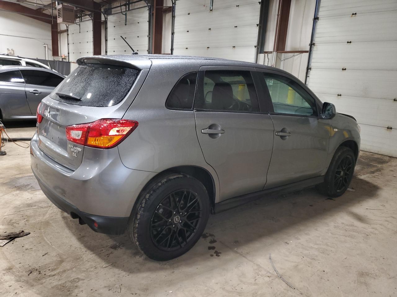 2015 Mitsubishi Outlander - Image 3