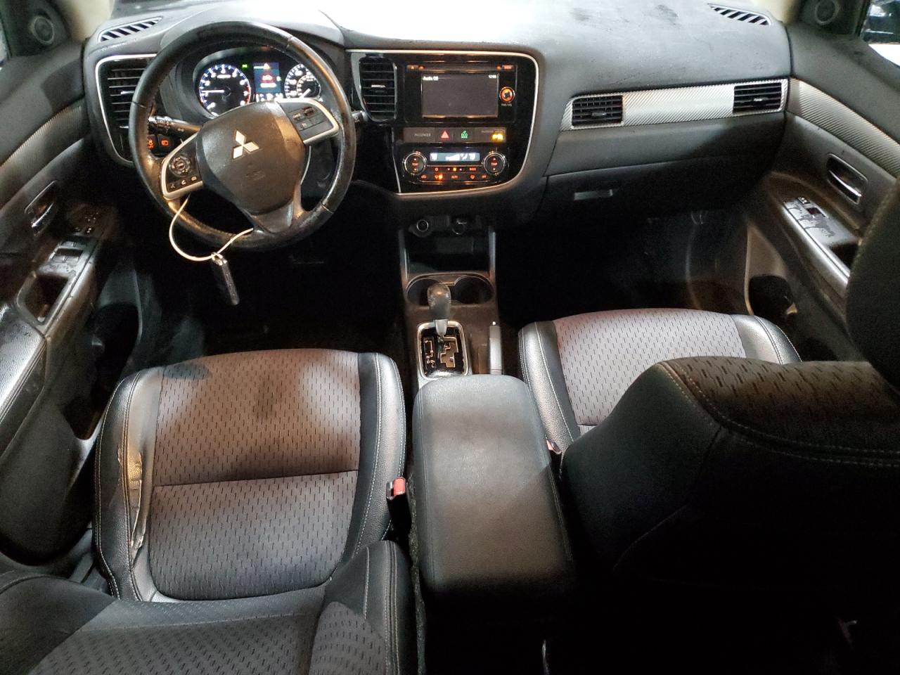 2015 Mitsubishi Outlander - Image 8