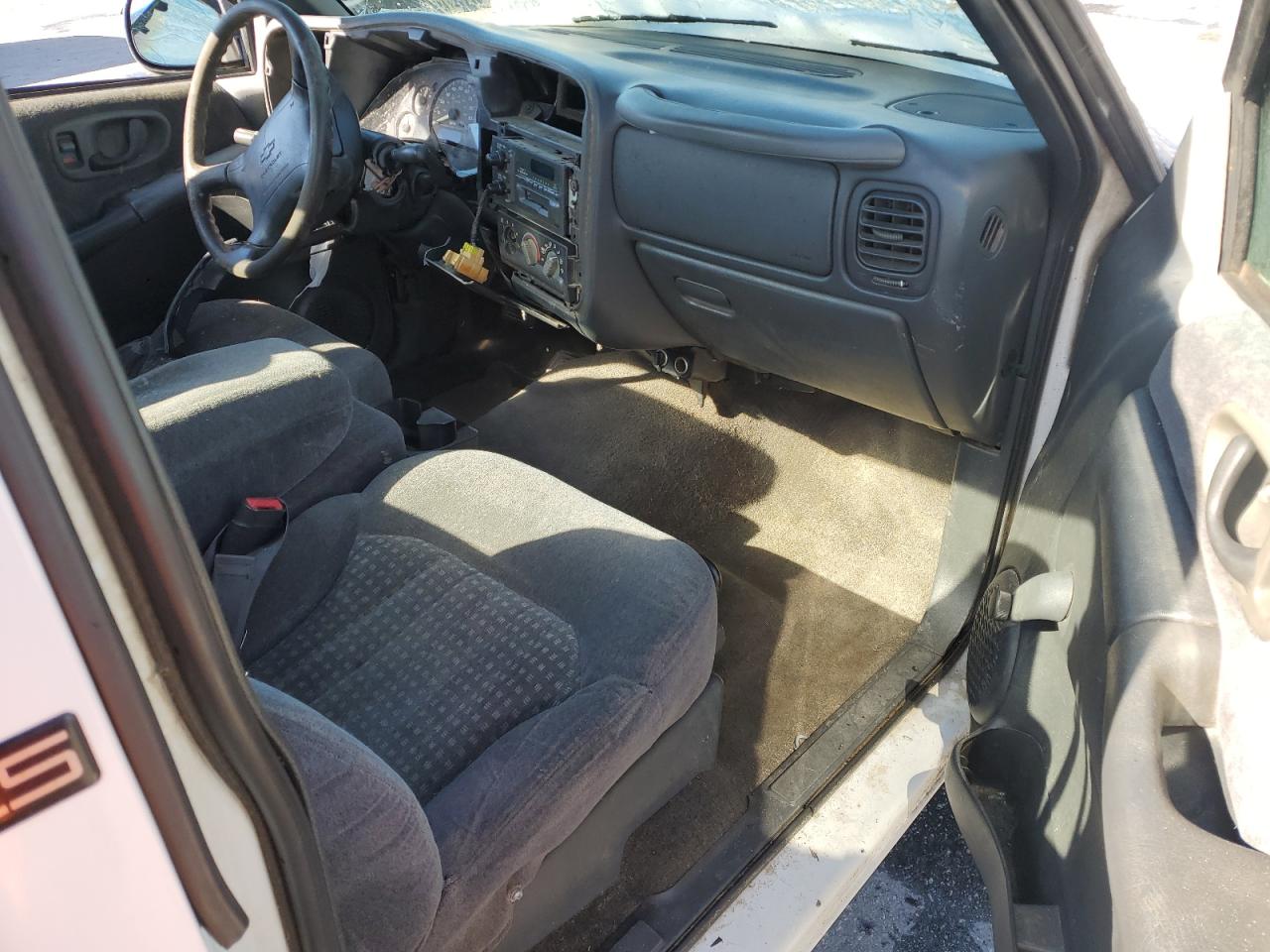 1998 Chevrolet S-10 Pickup - Image 8