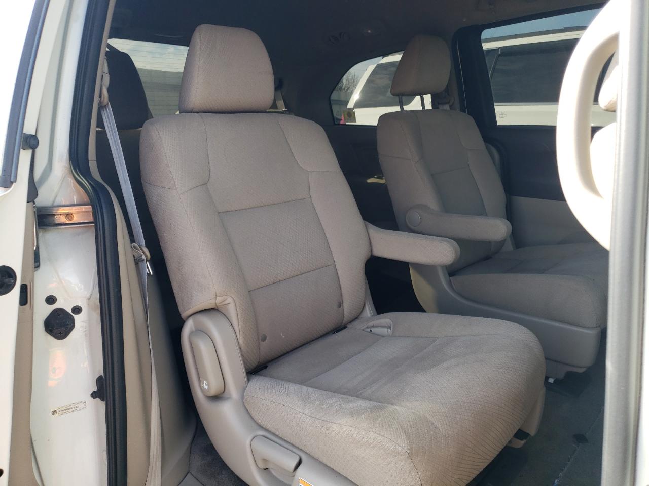 2015 Honda Odyssey - Image 11