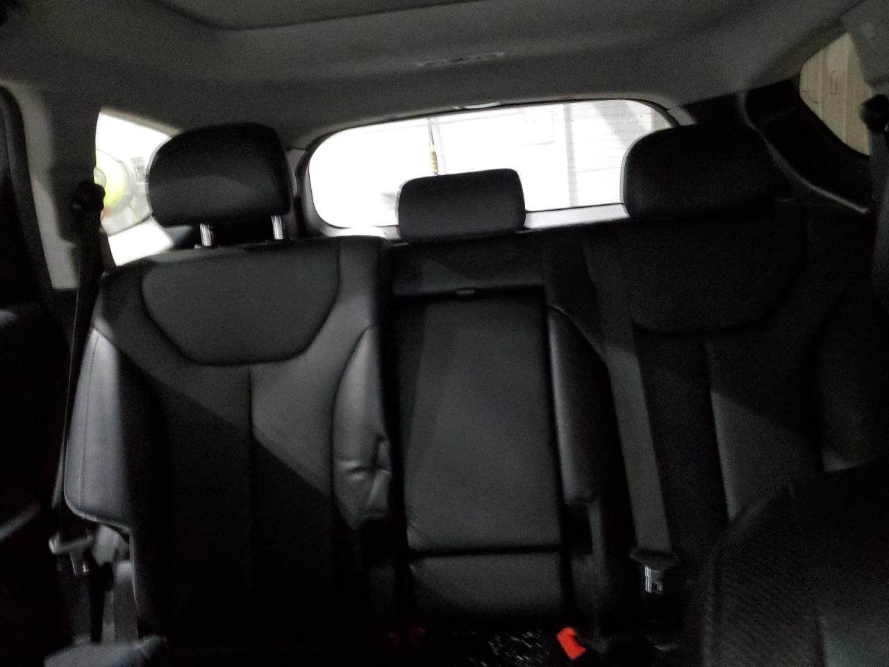 2019 Hyundai Santa Fe - Image 10