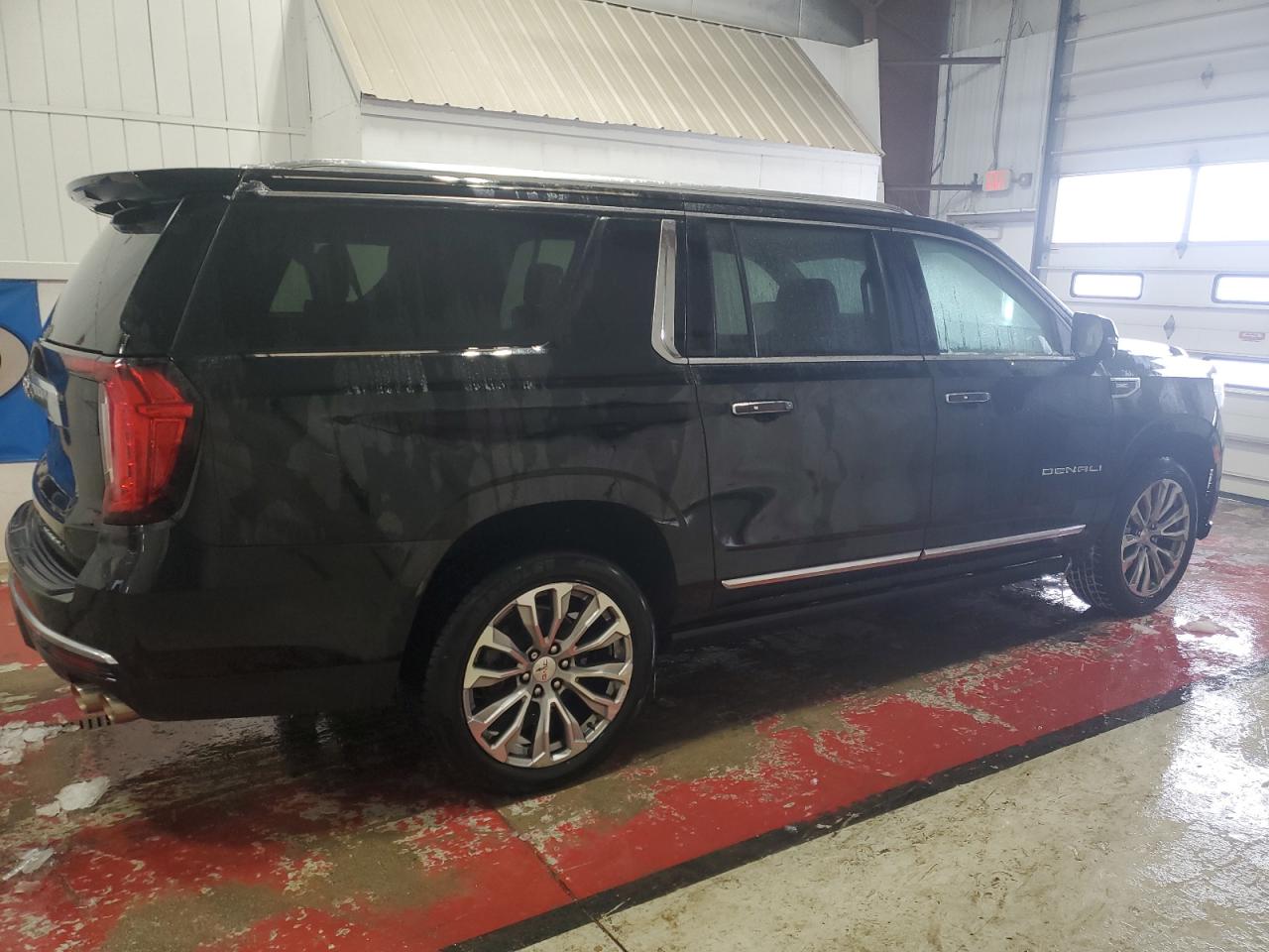 2021 GMC Yukon - Image 3