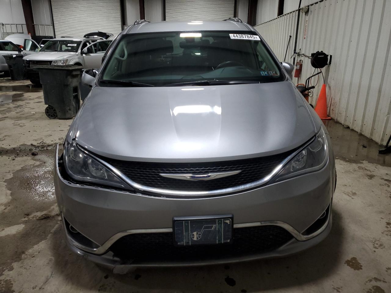 2018 Chrysler Pacifica - Image 5