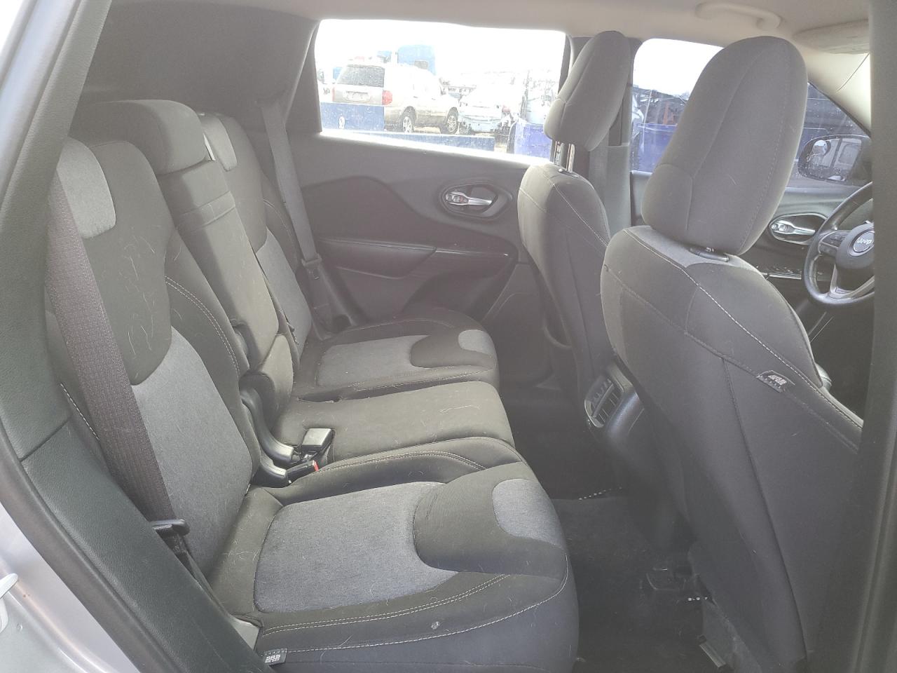 2016 Jeep Grand Cherokee - Image 11