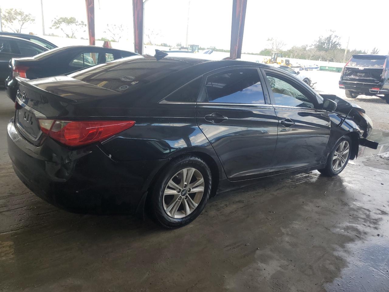 2012 Hyundai Sonata - Image 3