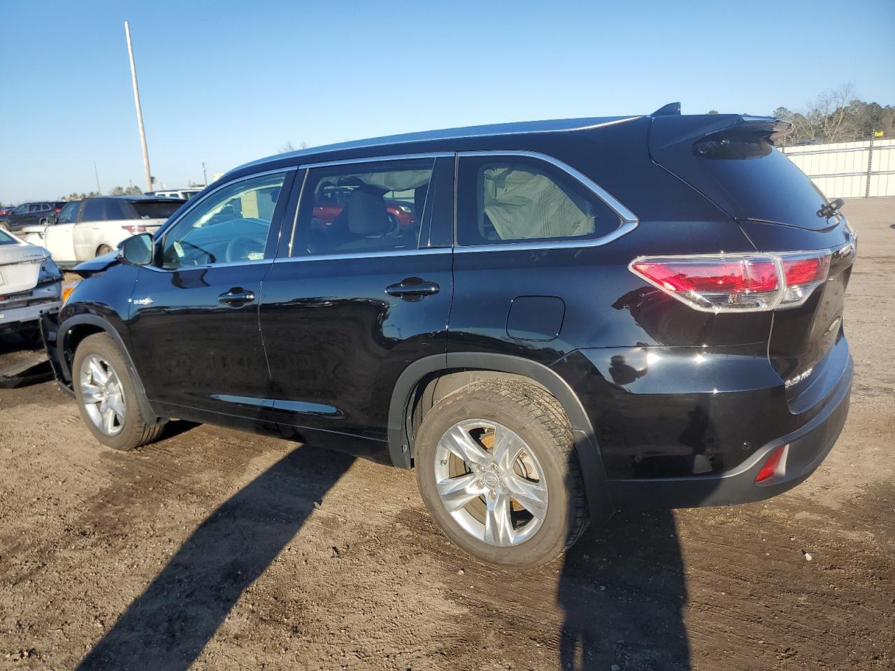 2015 Toyota Highlander - Image 2