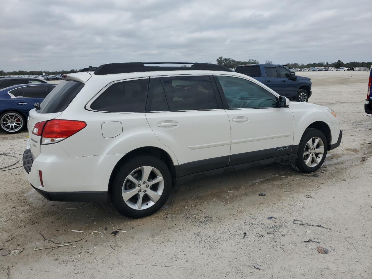 2014 Subaru Outback - Image 3