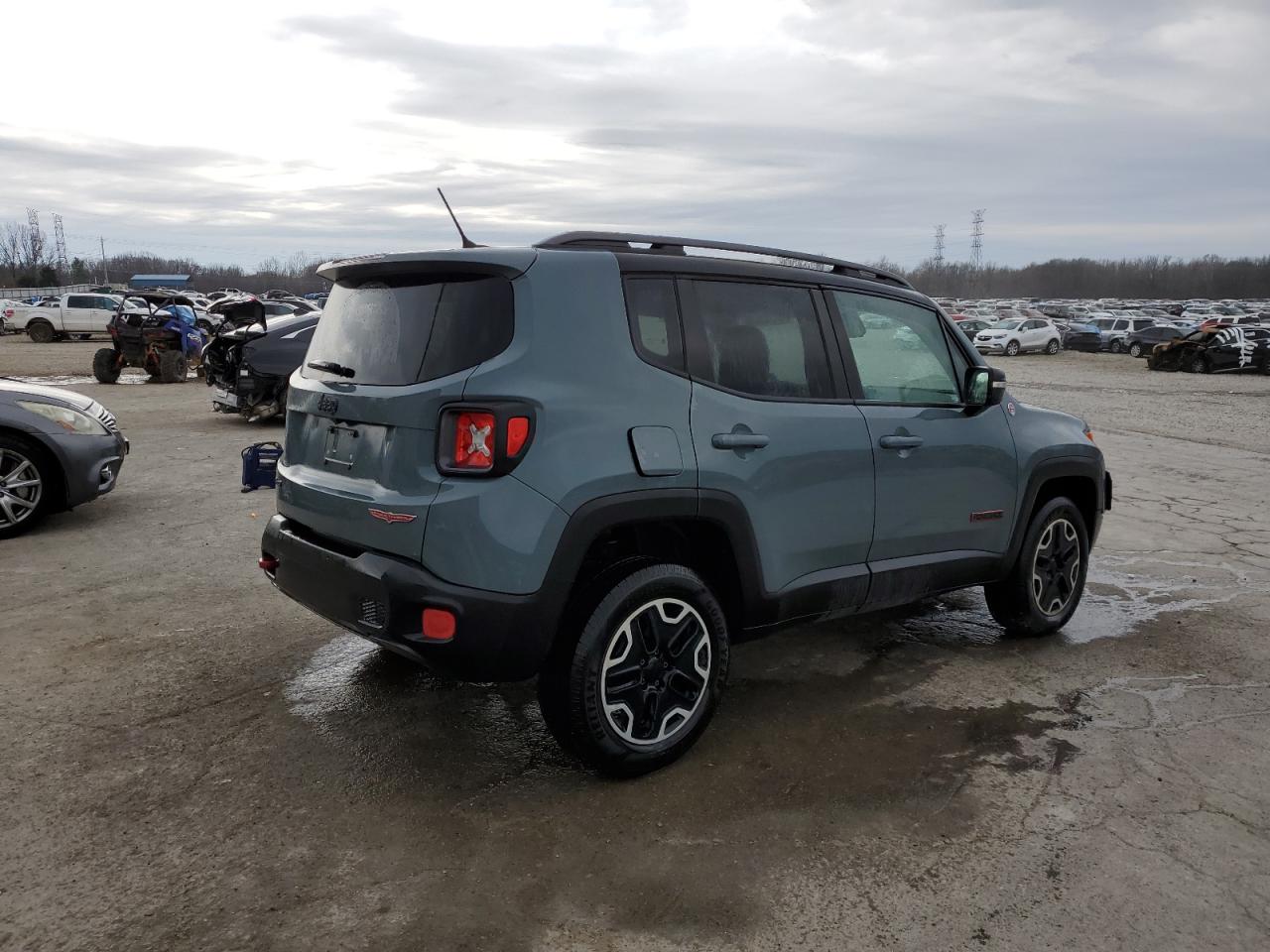 2015 Jeep Renegade - Image 3
