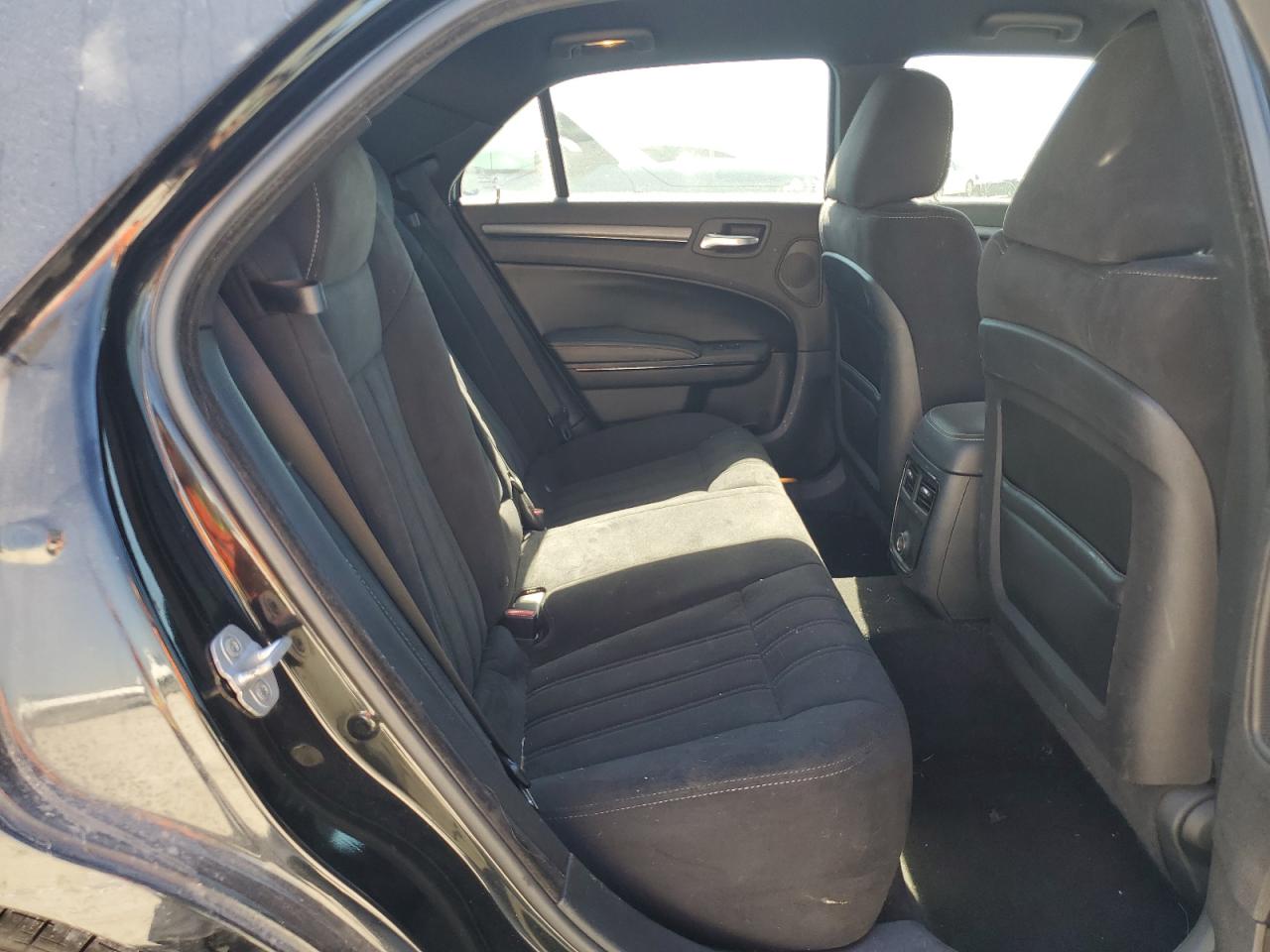 2012 Chrysler 300 - Image 10
