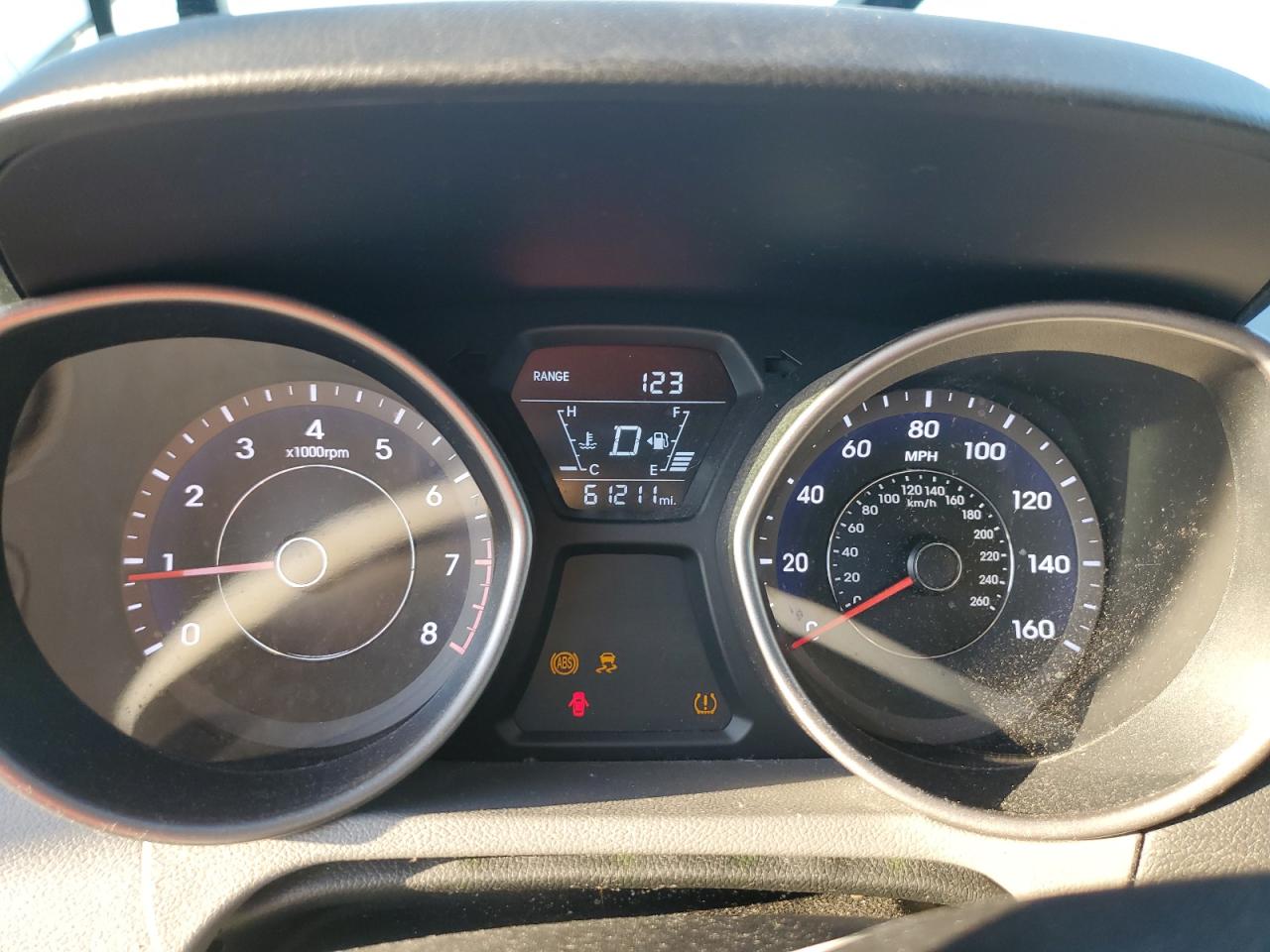 2015 Hyundai Elantra - Image 9