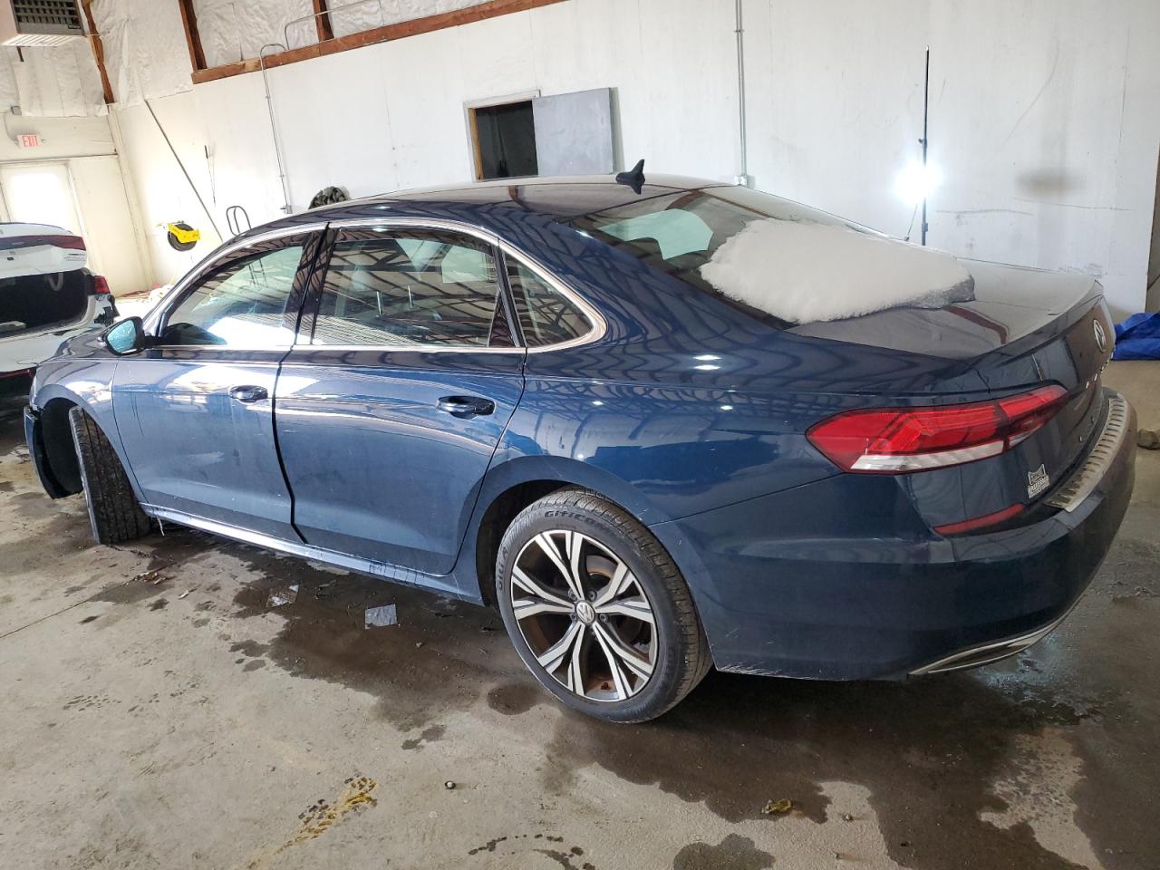 2021 Volkswagen Passat - Image 2