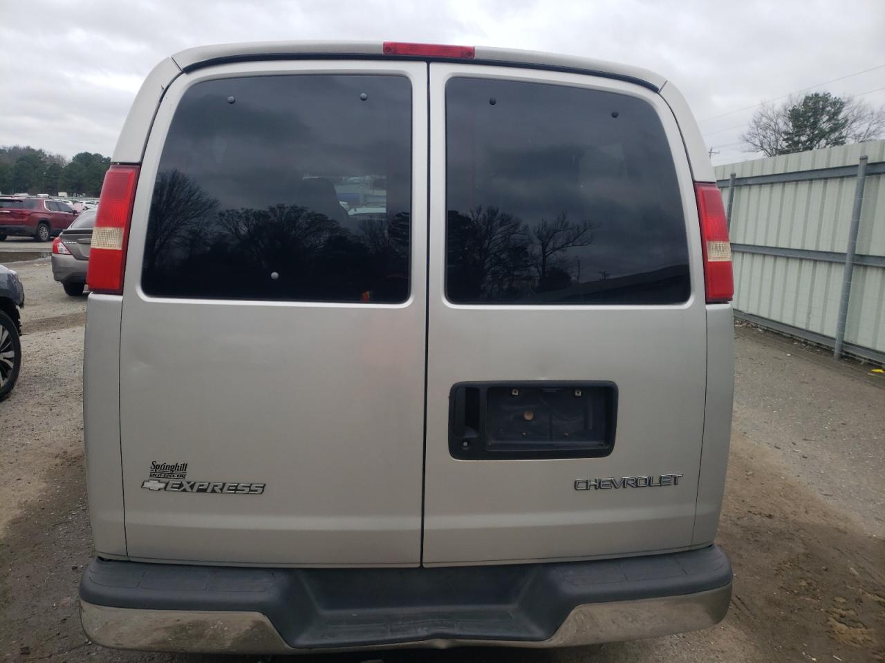 2005 Chevrolet Express - Image 6