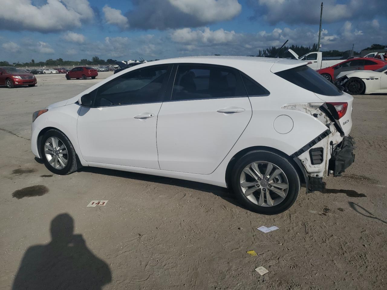 2015 Hyundai Elantra - Image 2