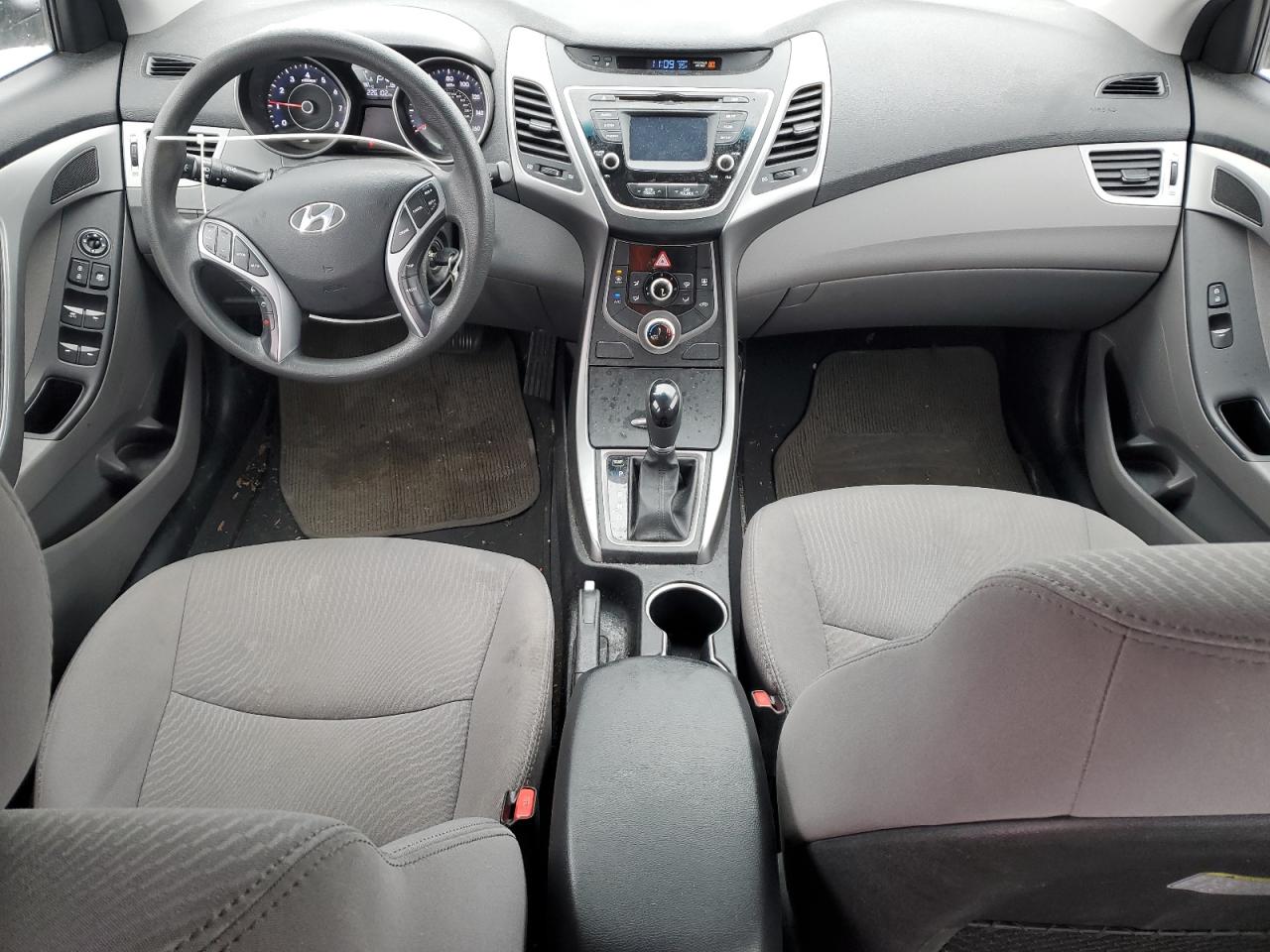 2016 Hyundai Elantra - Image 8