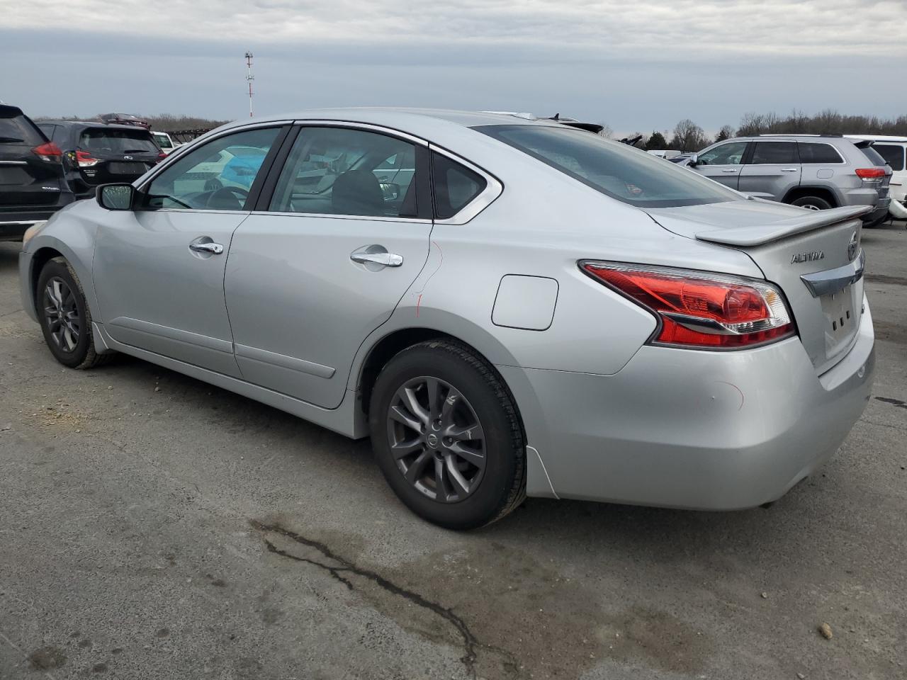 2015 Nissan Altima - Image 2