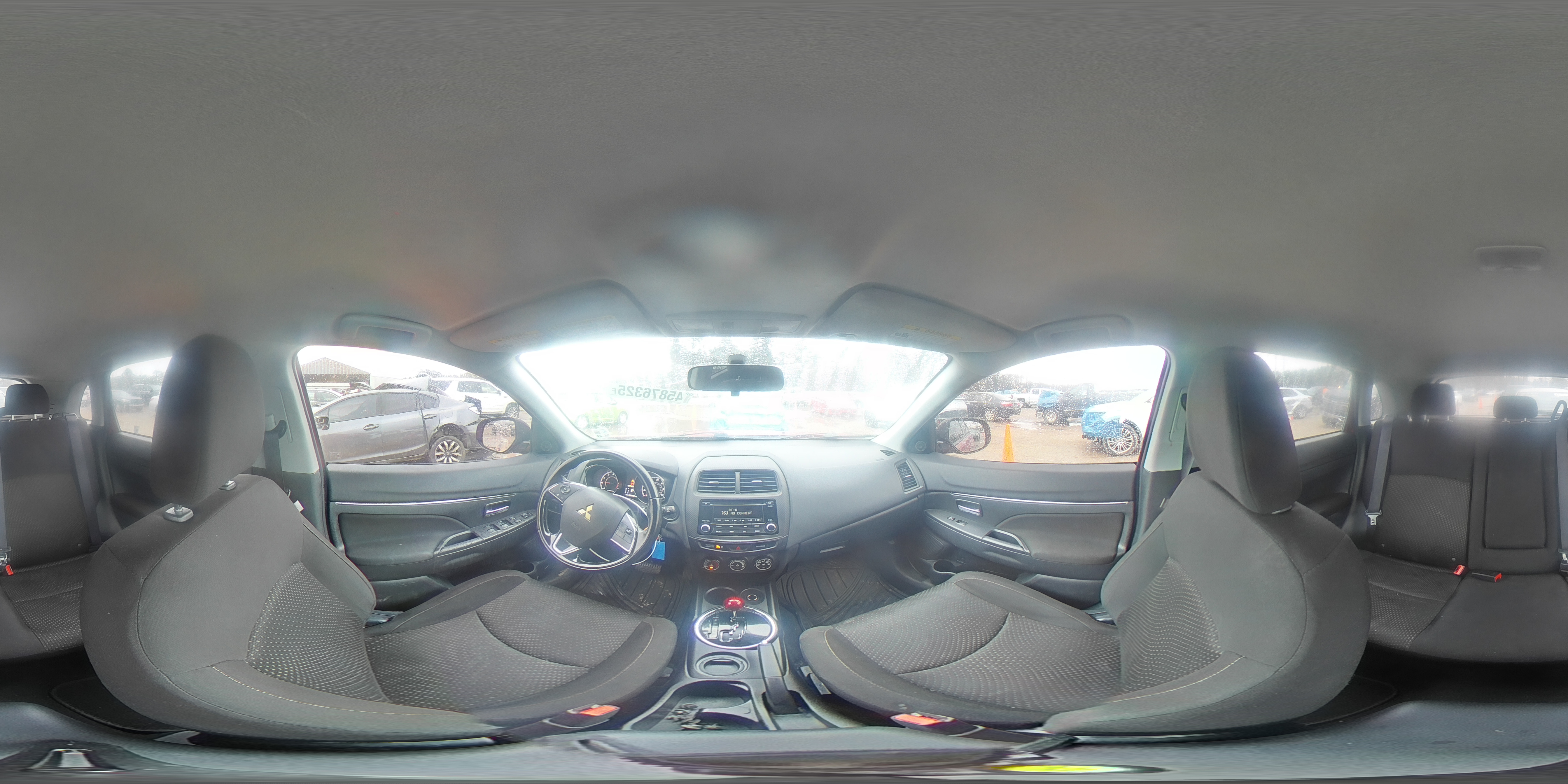 2016 Mitsubishi Outlander - Image 14