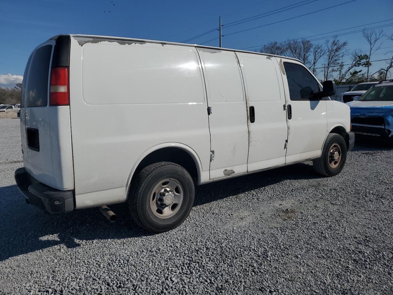 2011 Chevrolet Express - Image 3