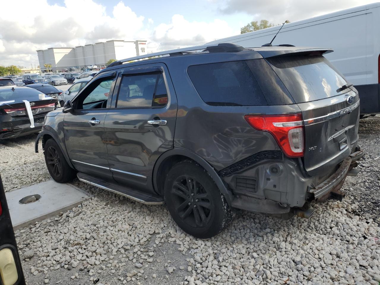 2015 Ford Explorer - Image 2
