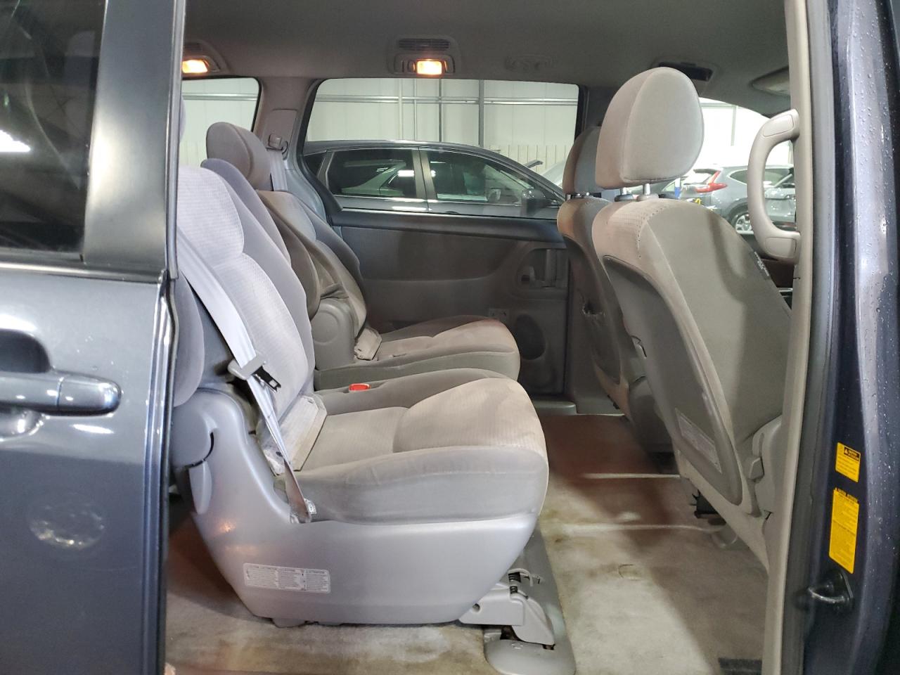 2007 Toyota Sienna - Image 11