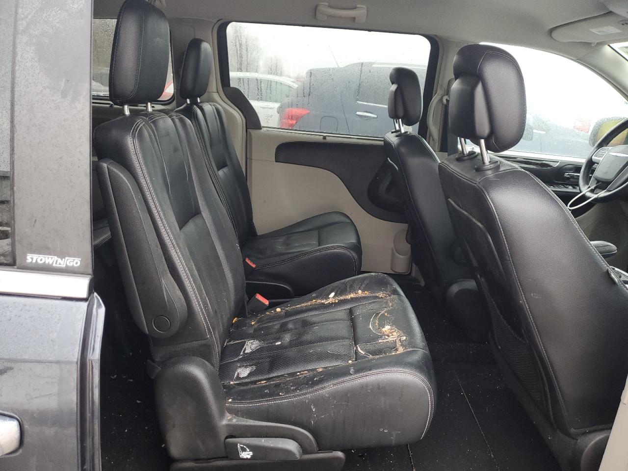2013 Chrysler Town & Country - Image 11