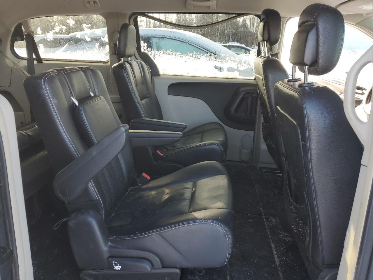 2015 Dodge Caravan - Image 11