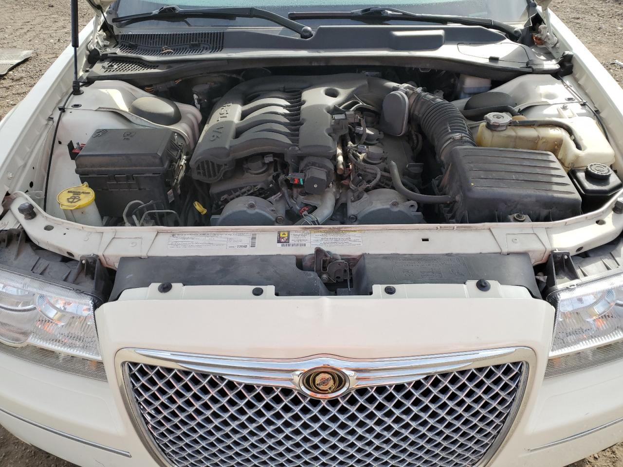 2010 Chrysler 300 - Image 11