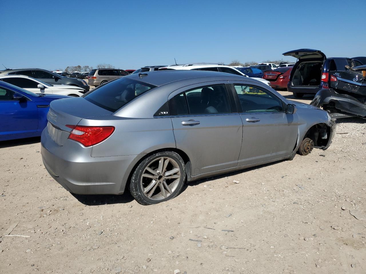 2013 Chrysler 200 - Image 3