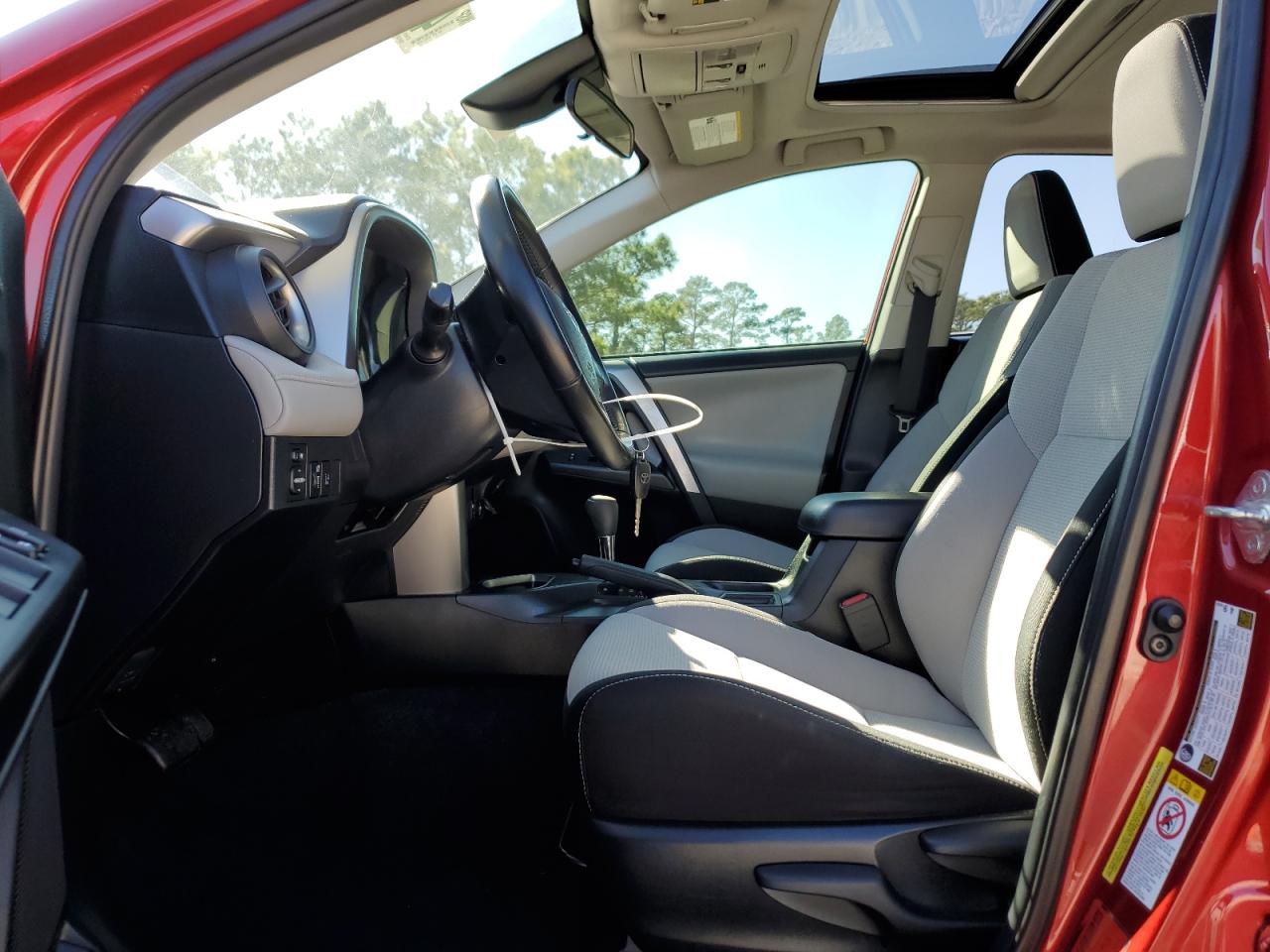2017 Toyota RAV 4 - Image 7