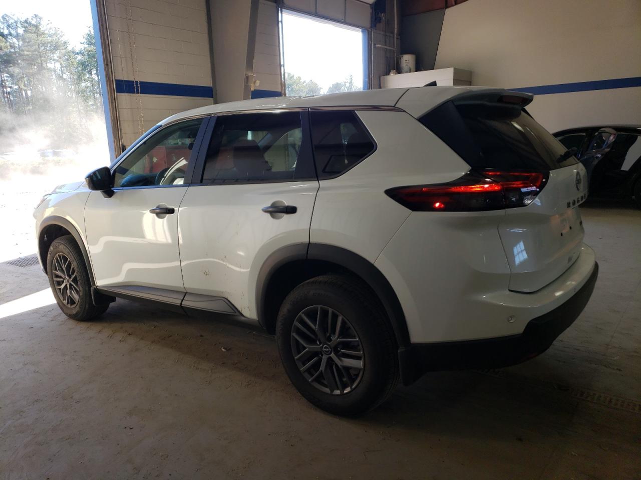2024 Nissan Rogue - Image 2