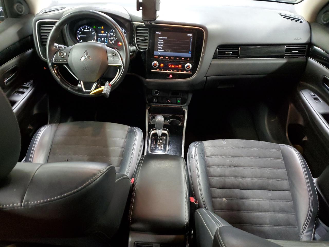 2020 Mitsubishi Outlander - Image 8