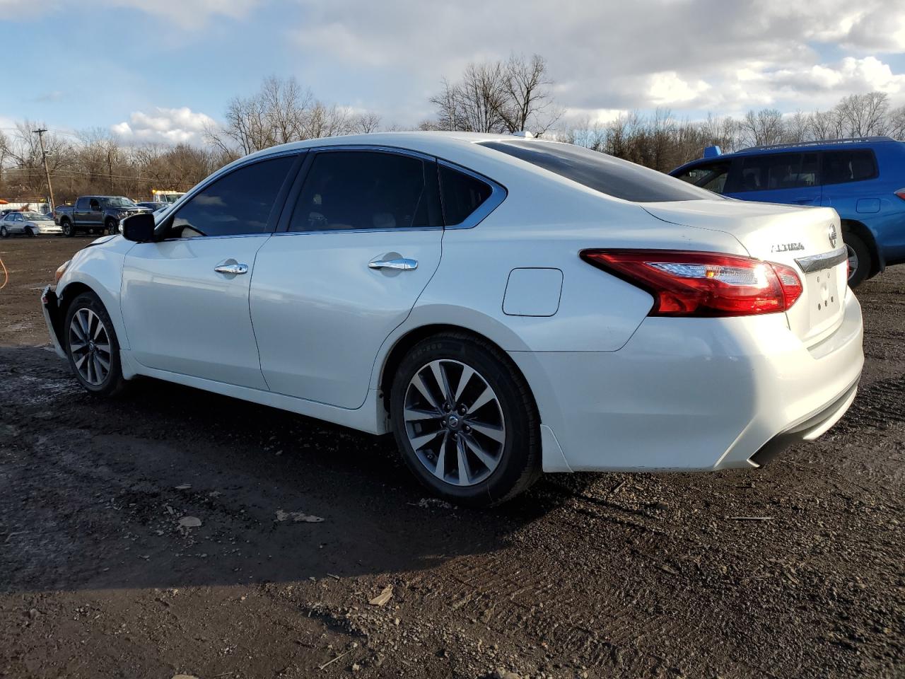 2017 Nissan Altima - Image 2