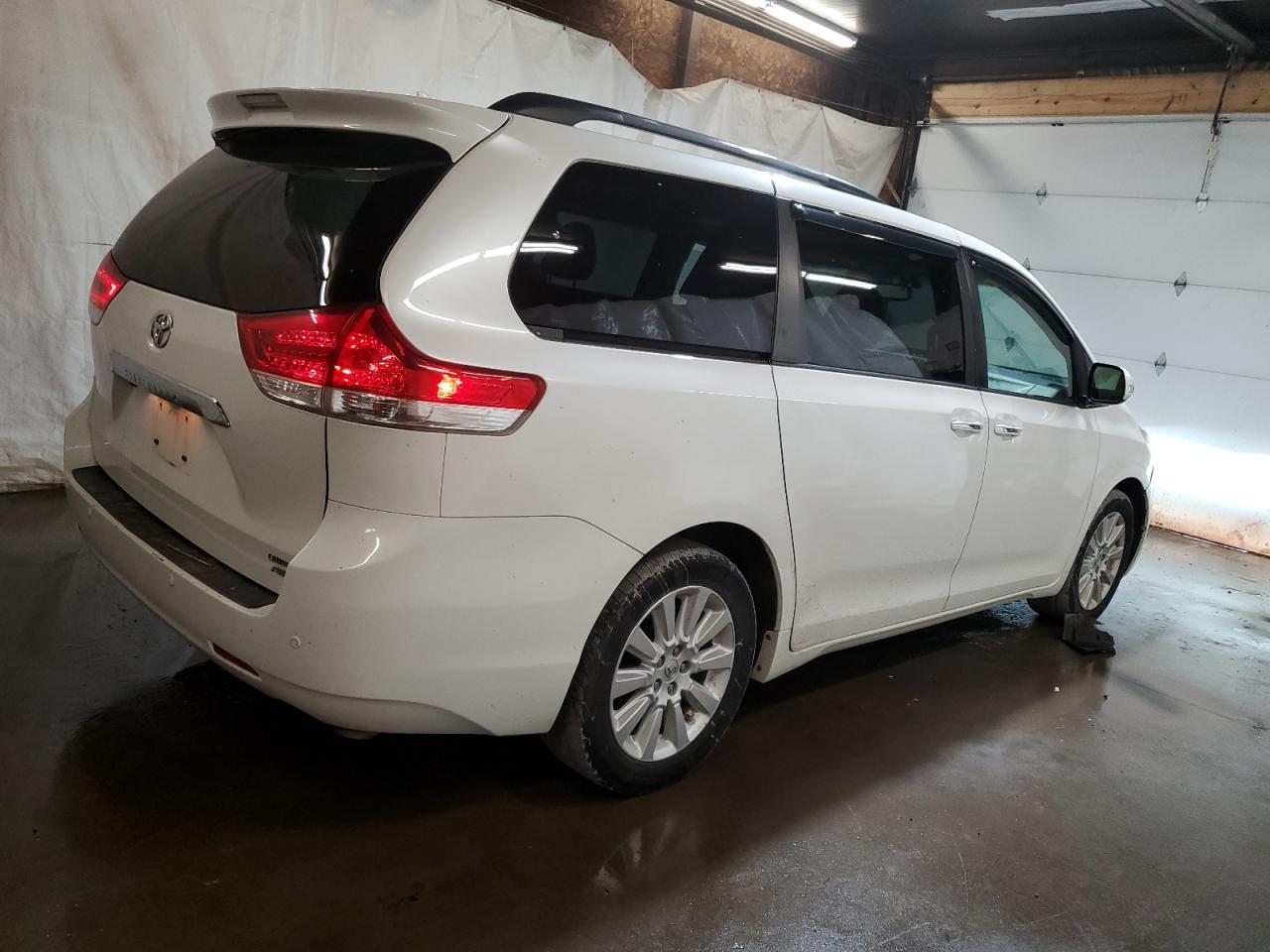 2013 Toyota Sienna - Image 3