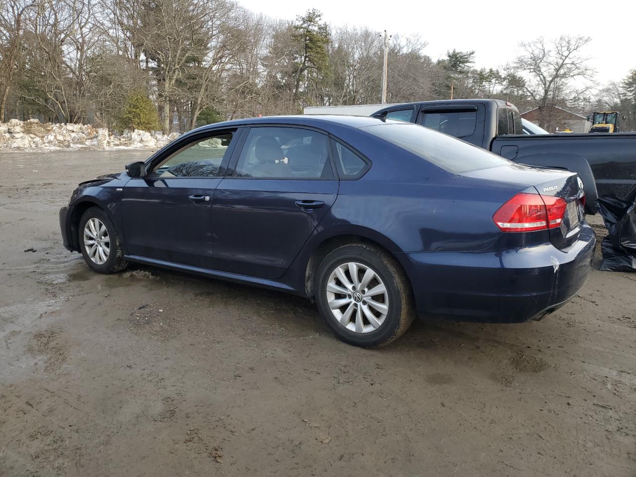 2014 Volkswagen Passat - Image 2