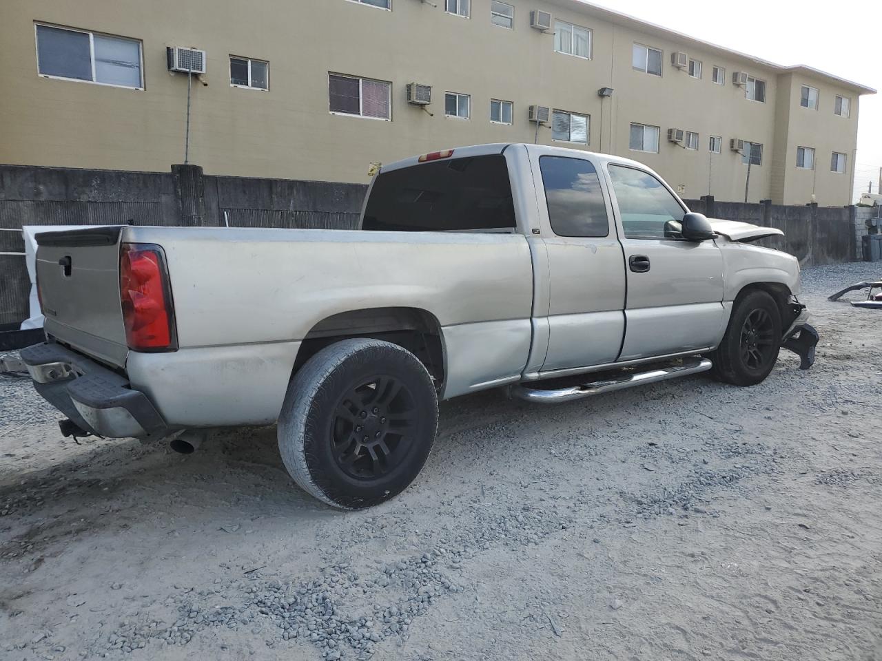2006 Chevrolet Silverado - Image 3