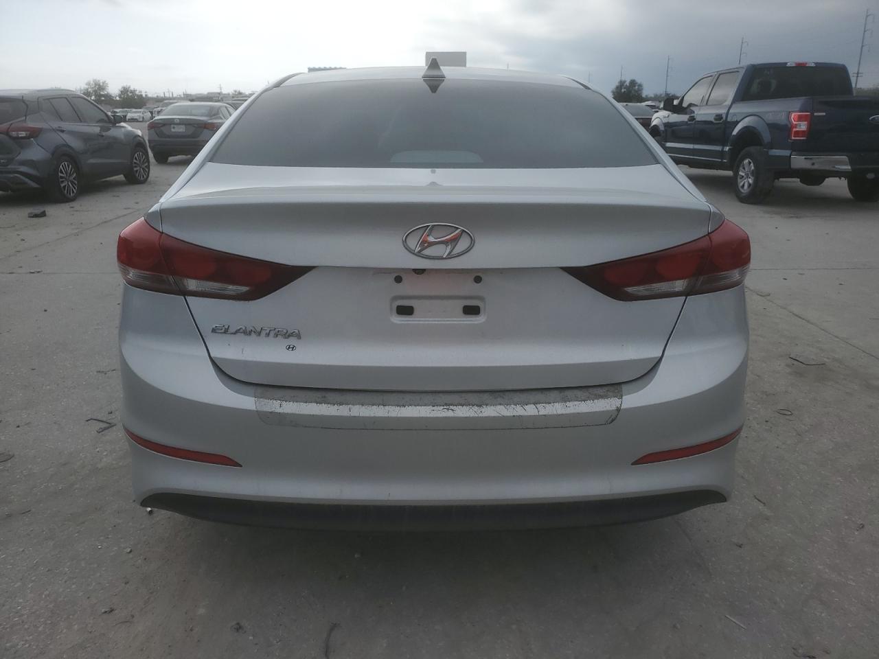 2017 Hyundai Elantra - Image 6