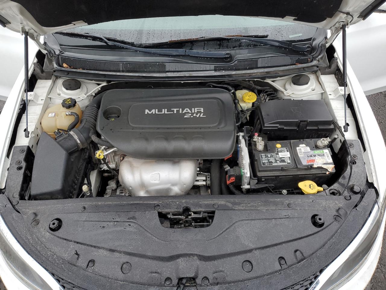 2015 Chrysler 200 - Image 13
