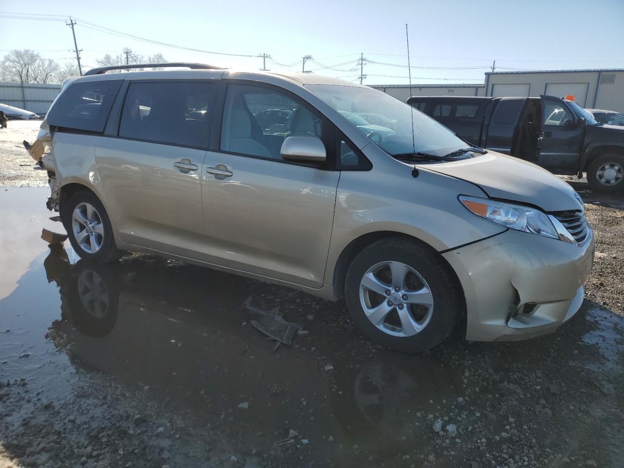 2013 Toyota Sienna - Image 4