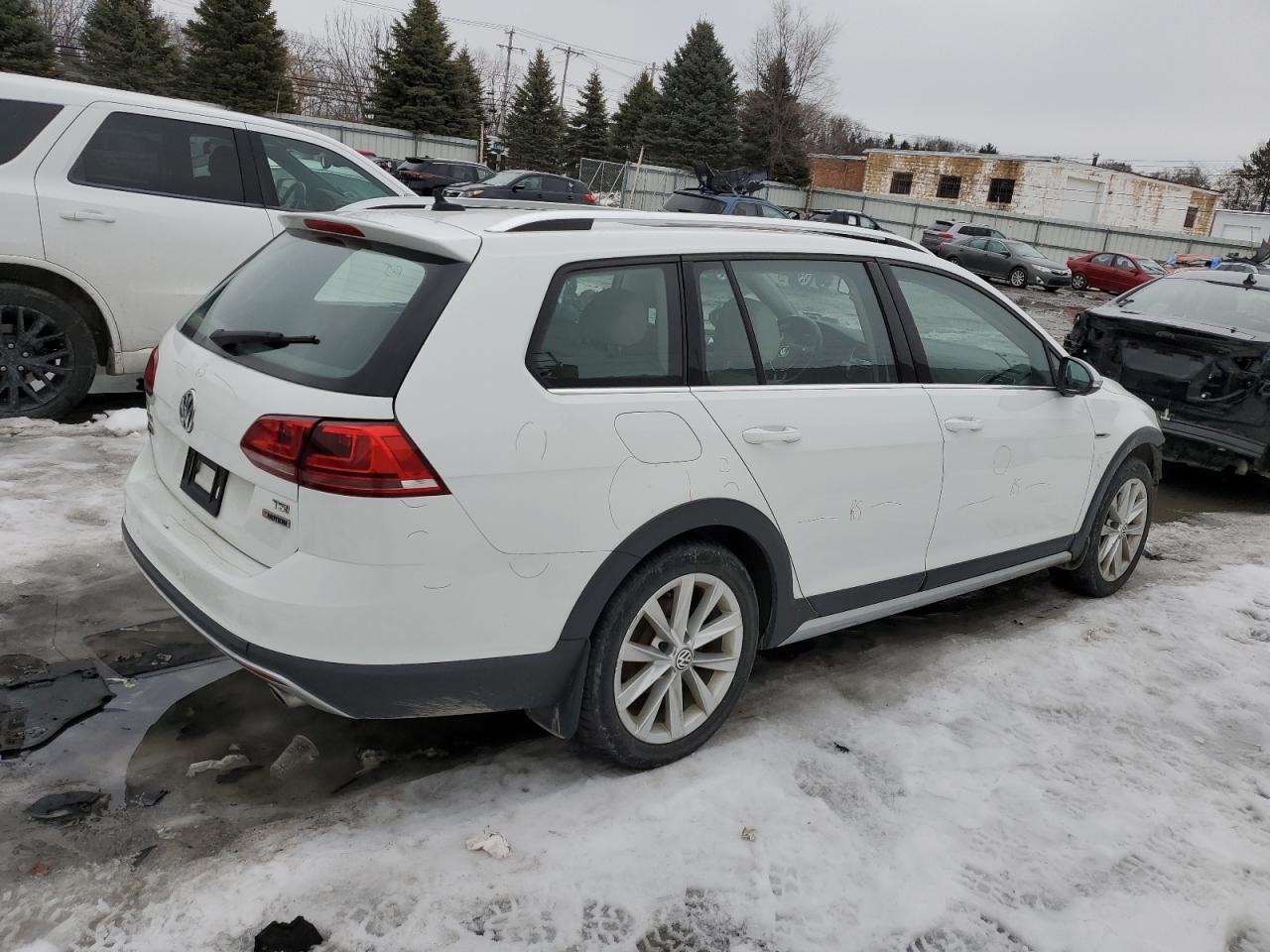 2017 Volkswagen Golf - Image 3