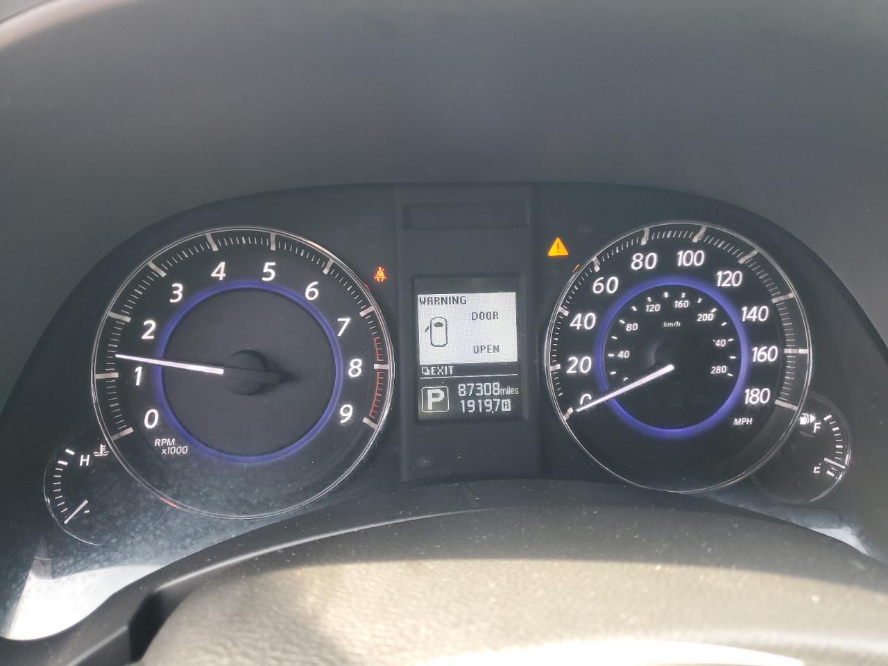 2016 Infiniti QX70 - Image 9
