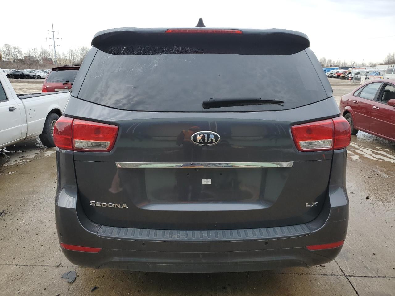 2017 Kia Sedona - Image 6