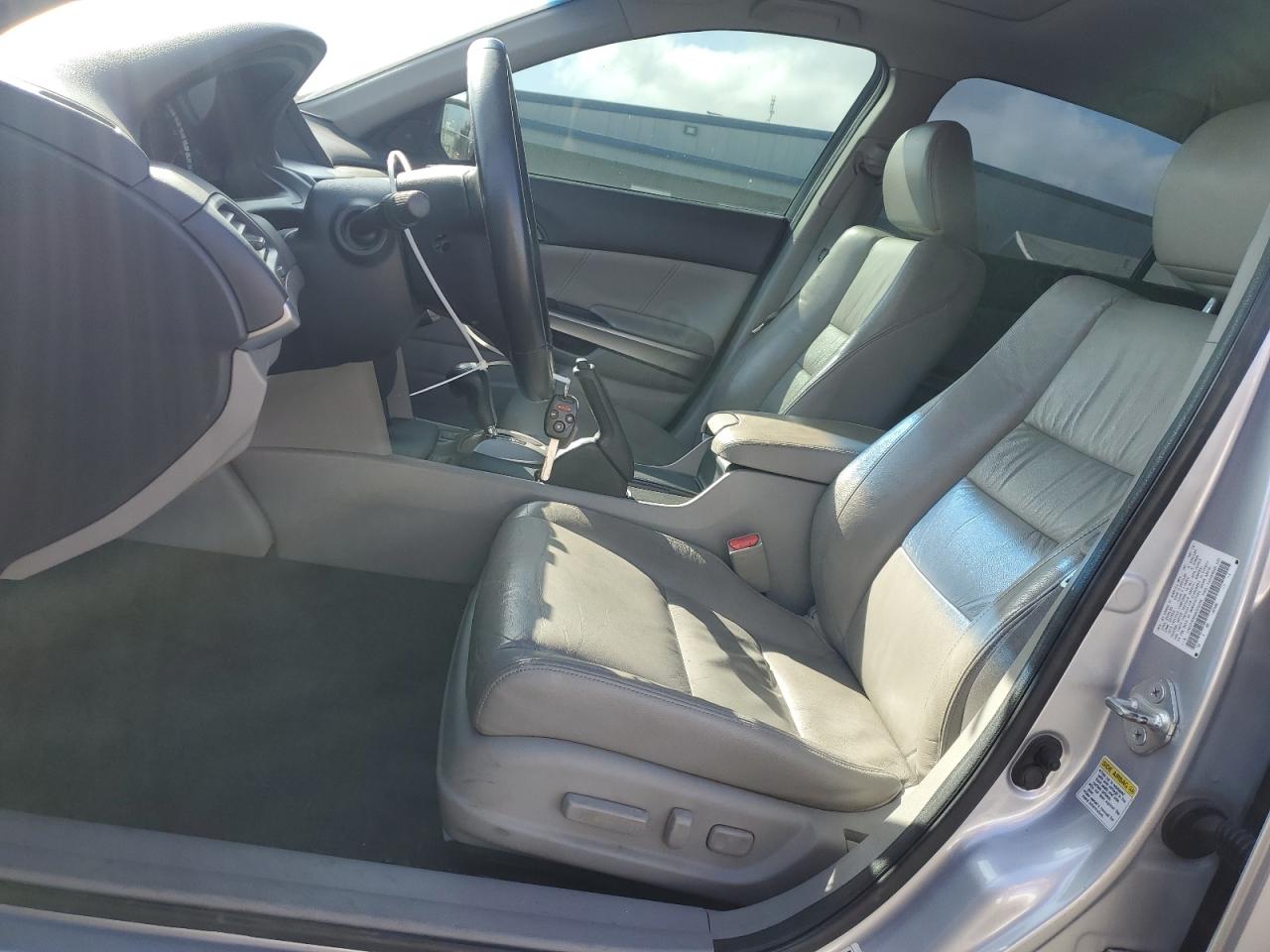 2010 Honda Accord - Image 7