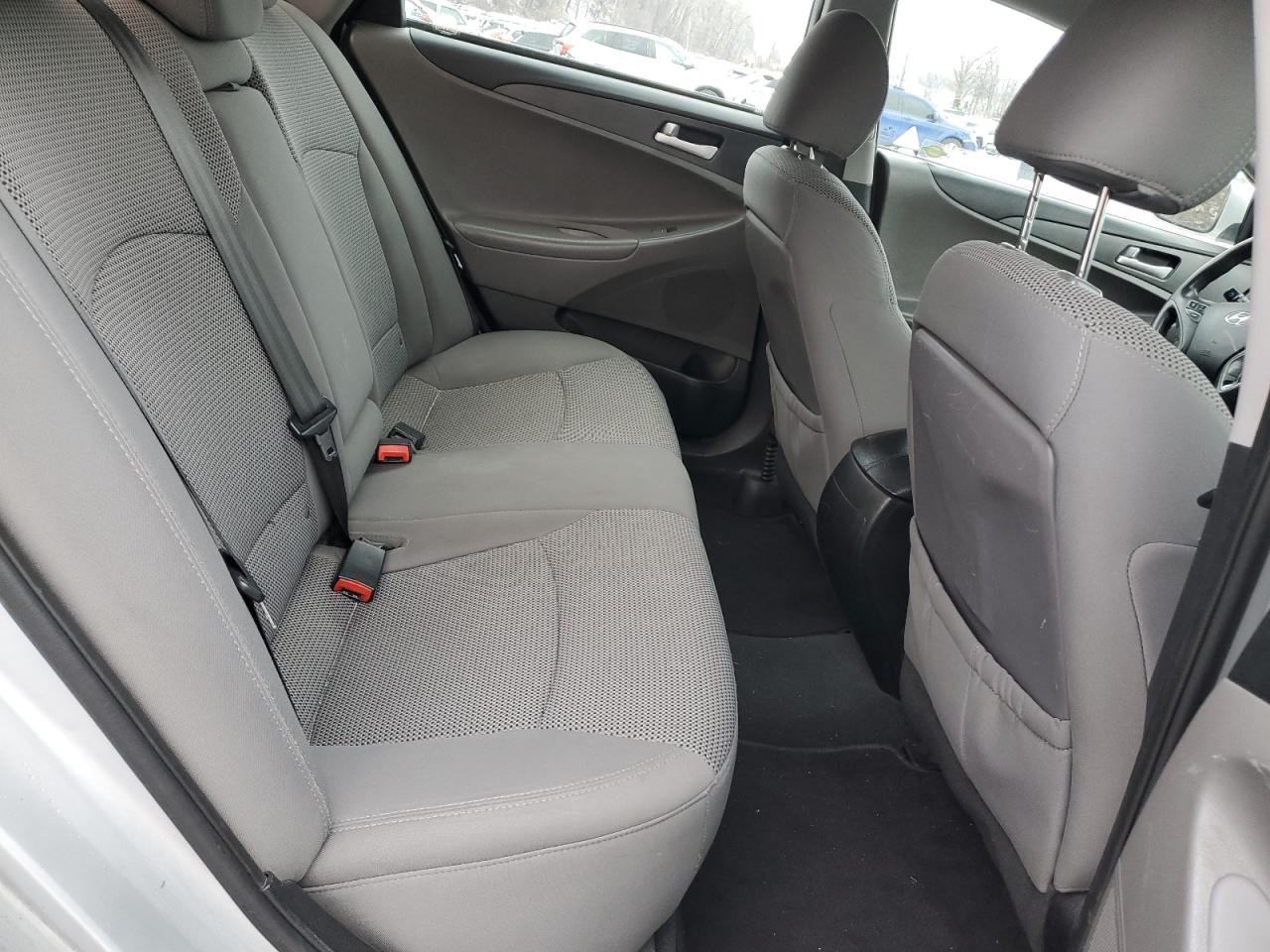 2012 Hyundai Sonata - Image 10